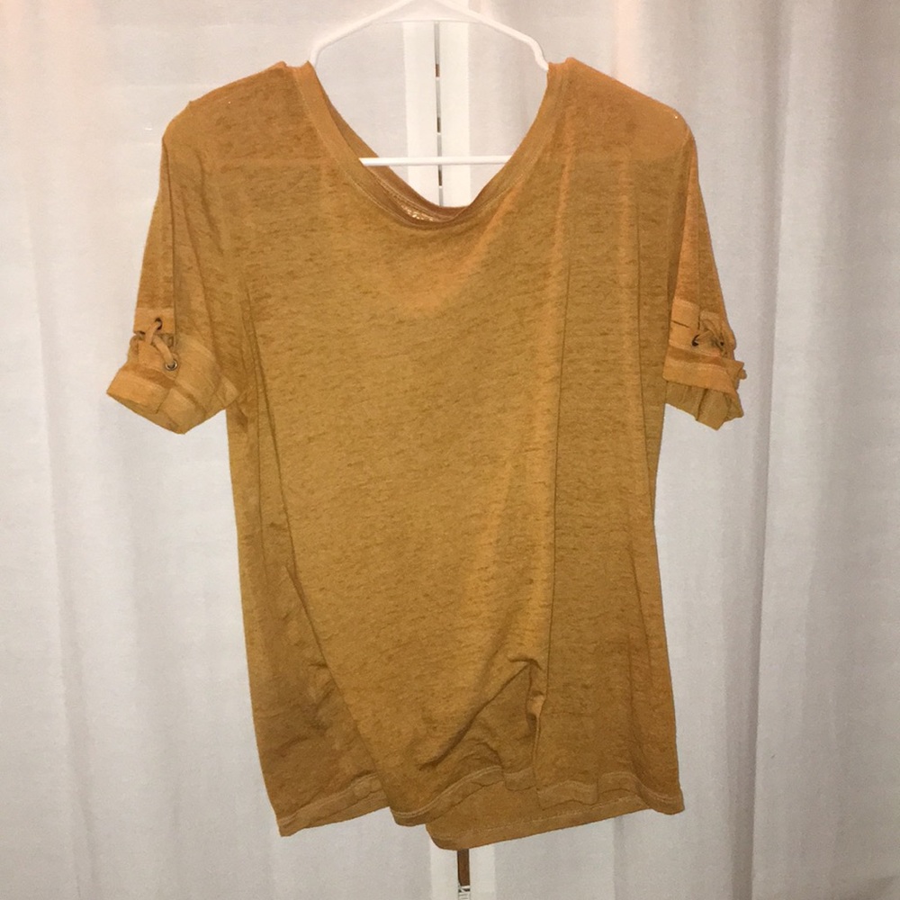 T-shirt with unique details